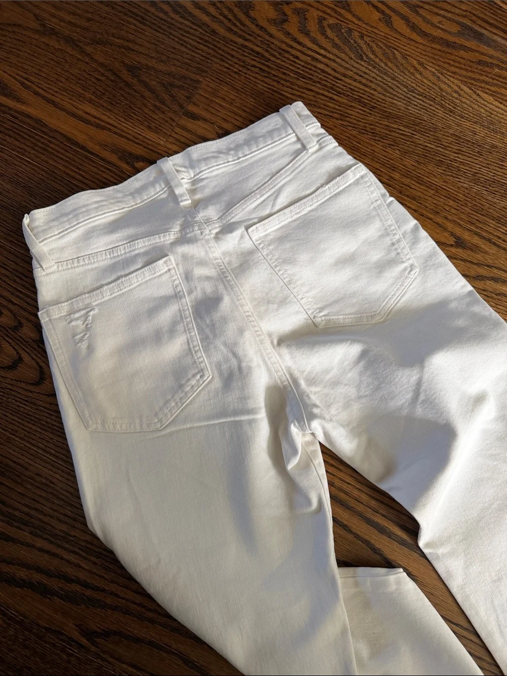 GAP White Cropped Ankle Jeans with Raw Hem sz 6/28R